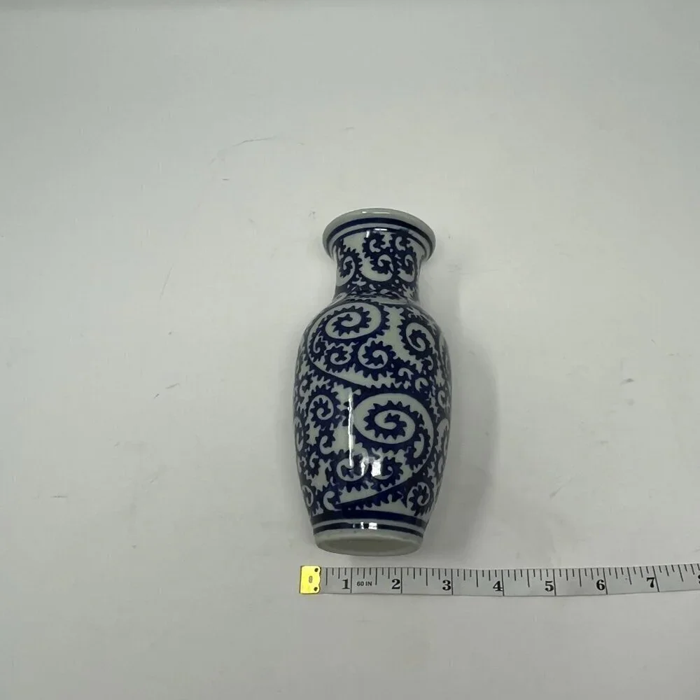 Japanese Tako Karakusa vase vintage blue white octopus vine small